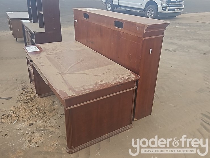 office-desk-image-3