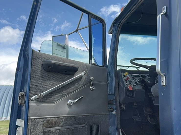 1997-ford-aero-max-day-cab-semi,-60-series-detroit,-9-speed-manual-image-22