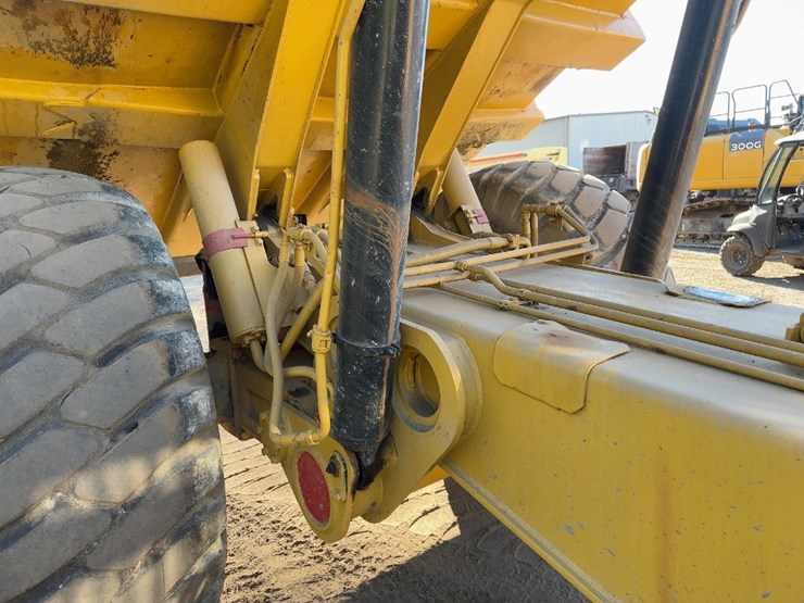 1990-caterpillar-d30d-image-24
