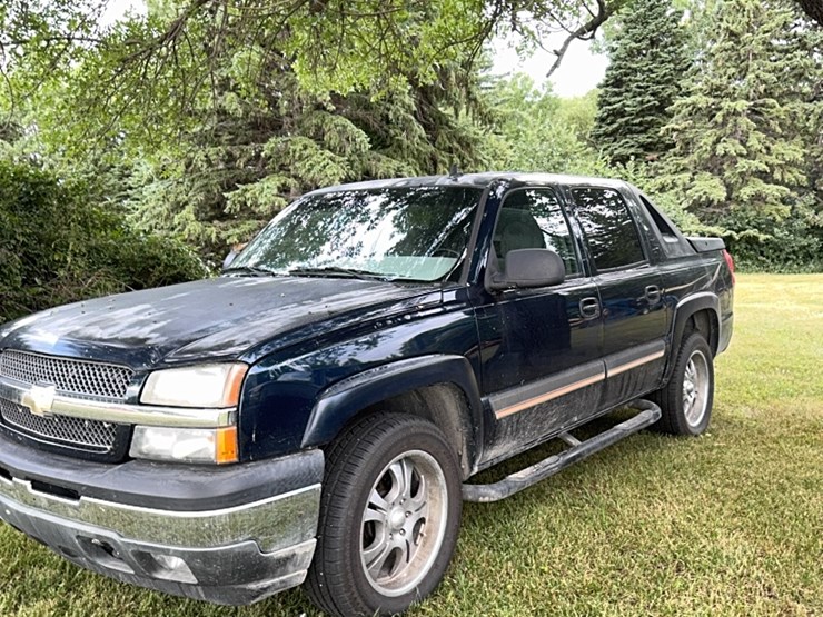 2006-4wd-chevy-avalanche,-az-vehicle,-no-rust,-206,972-miles,-runs-great-image-1
