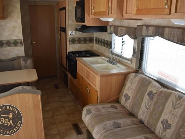 2004-keystone-rv-co-hornet-sport-27bs-38101-image-21