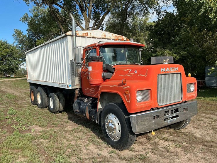 1980-mac-truck-image-1