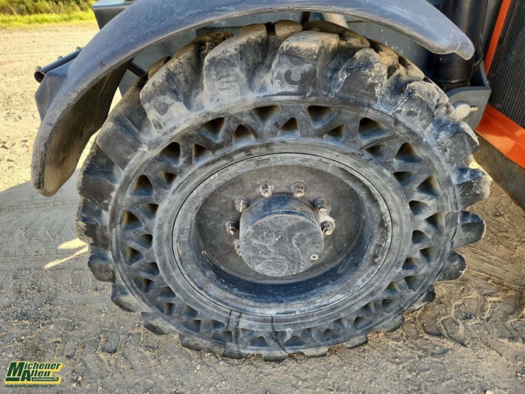 2010-jlg-g10-55a-image-20