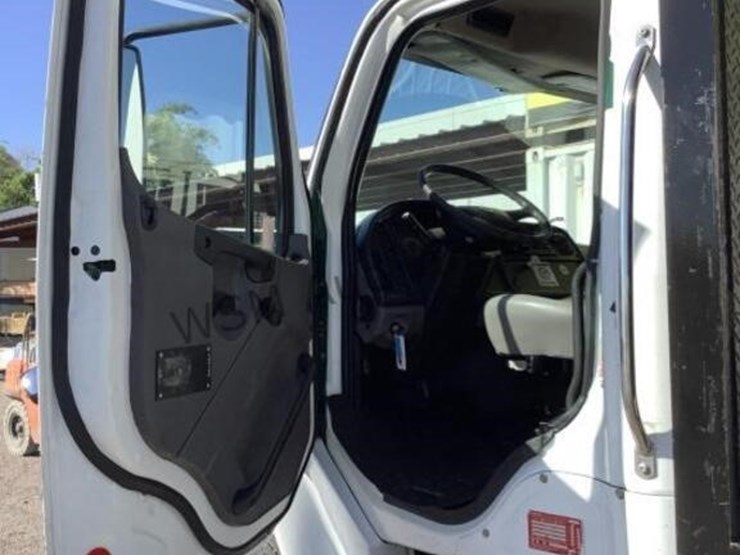 2012-freightliner-m2-f/b-image-27