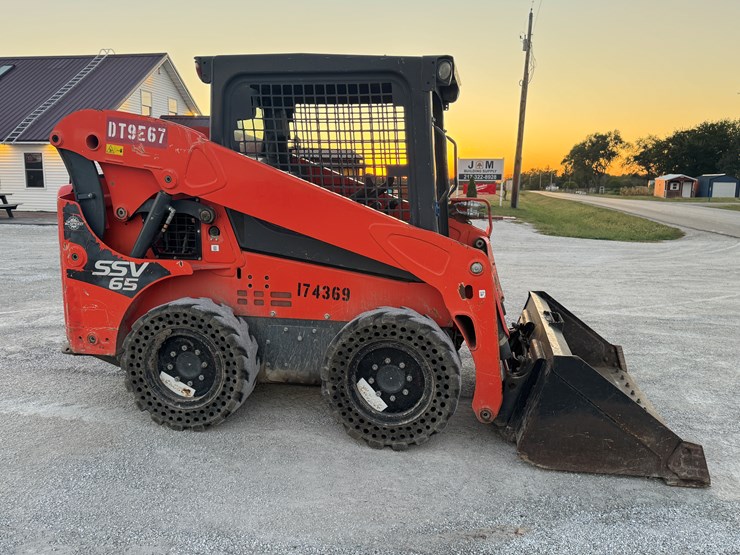 kubota-ssv65-image-12