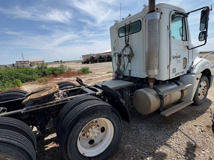 2005-freightliner-truck-(dr12225-unit-12405)-image-2