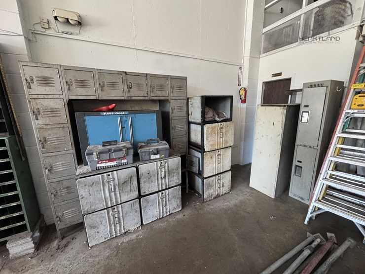 lot-of-lockers-&-storage-cabinets-lot-of-lockers-&-storage-cabinets-image-1