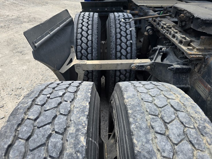 2019-freightliner-cascadia-126-image-84