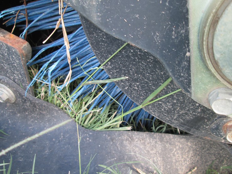 #29340-•-bobcat-44"-skid-steer-sweeper-a7nw00511-image-4