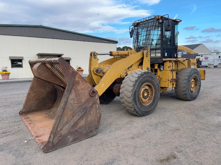 2011-caterpillar-938h-image-1