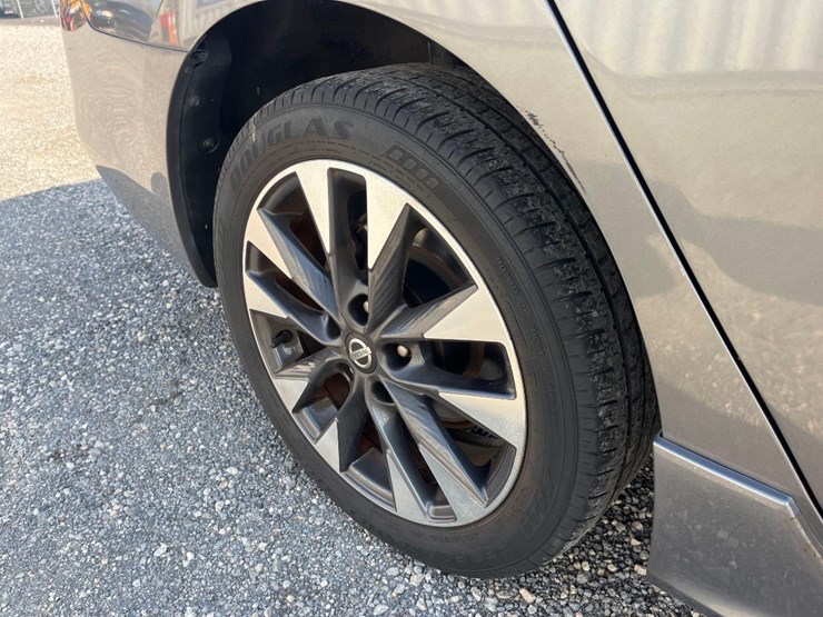2017-nissan-sentra-sr-sedan-image-14
