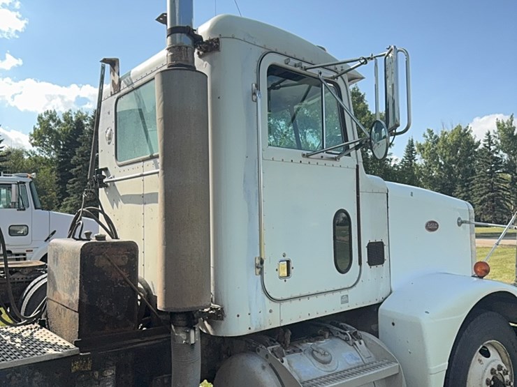 1988-peterbuilt-day-cab-semi,-300-hp-cat,-9-speed,-showing-650,544-image-5