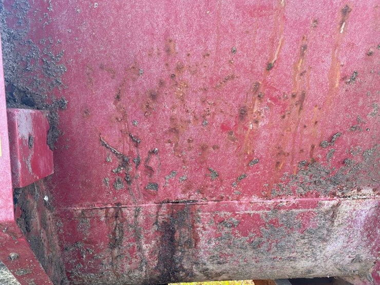 h&s-topshot-5126-side-discharge-manure-spreader-image-9