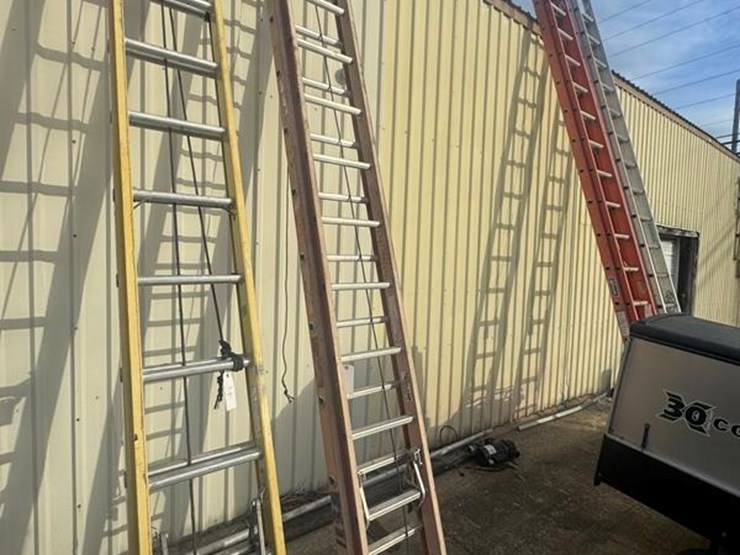 fiberglass-28'-extension-ladder-image-2