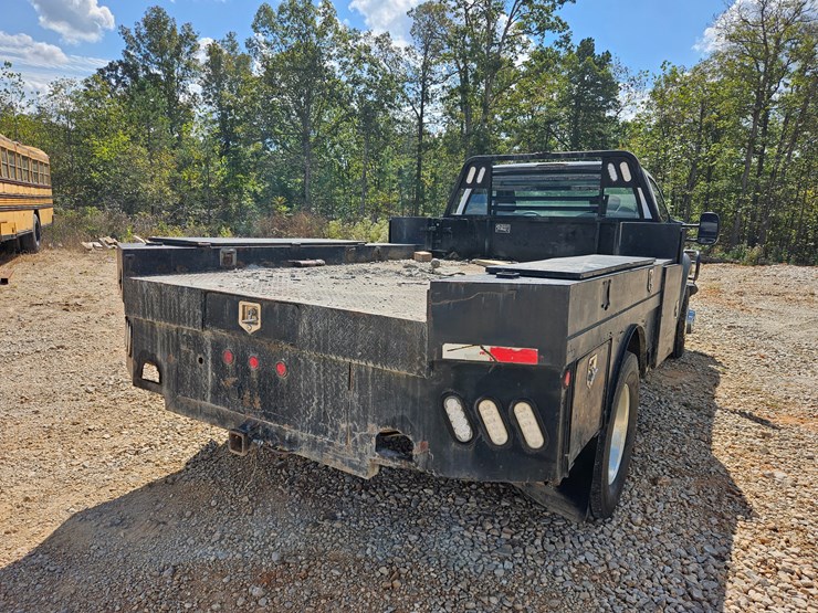 2005-ford-f550-image-14