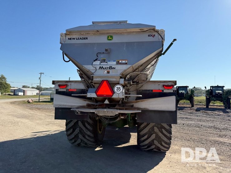 2023-john-deere-800r-image-15
