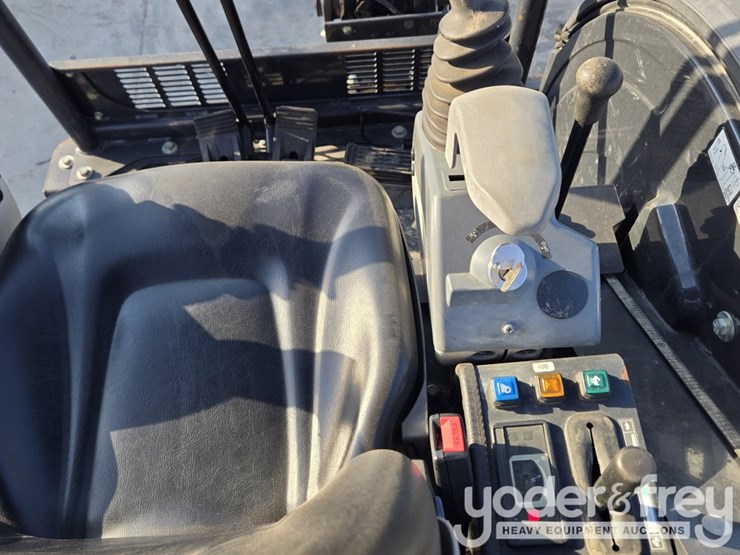 2022-deere-26g-image-56