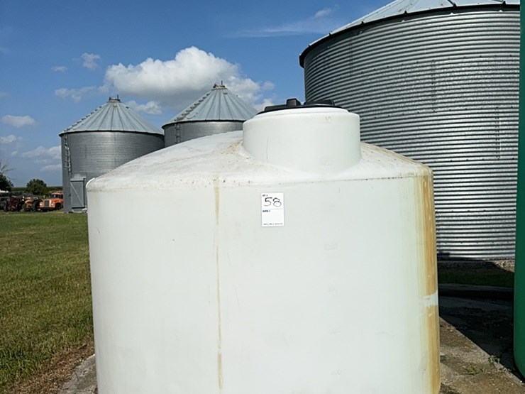 1500-gallon-poly-tank-image-1