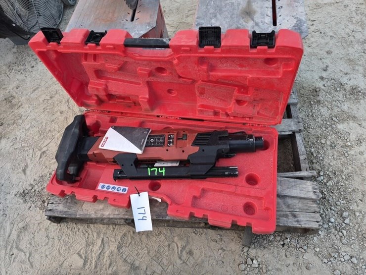 hilti-powder-actuated-nailer-decking-tool-image-1