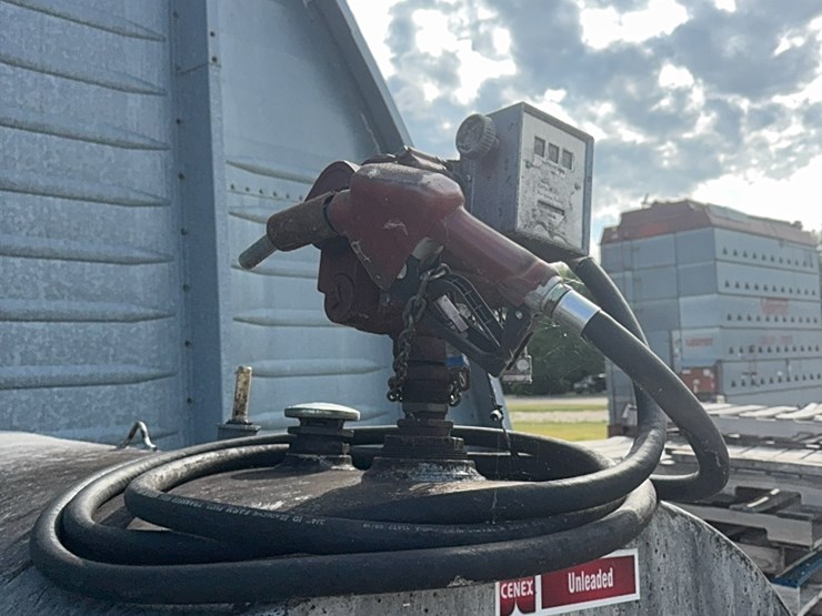 1,000-gallon-fuel-tank-with-pump-image-5