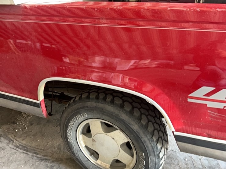 1998-chevrolet-half-ton-four-wheel-drive-pick-up,￼-showing-254,000-miles,-used-for-farm-service-pick-up,-works-great-image-26