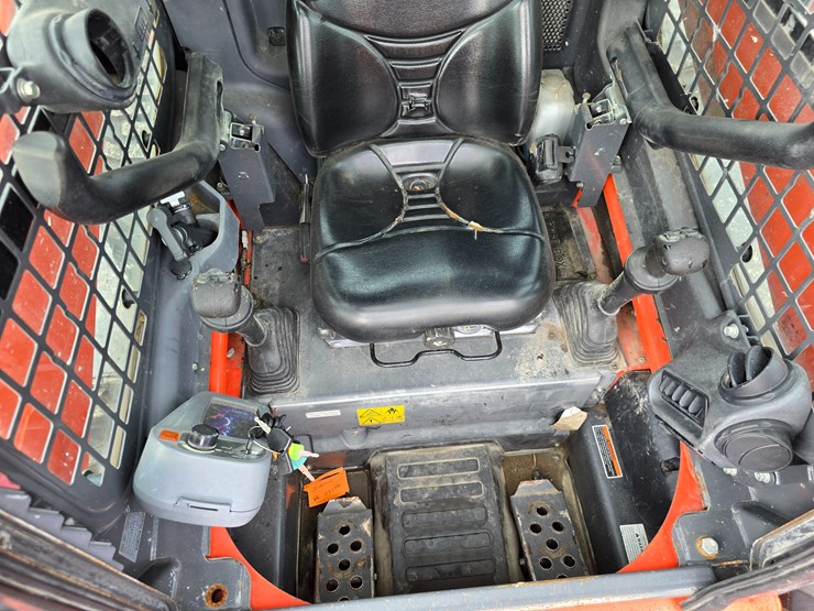 2019-kubota-ssv75-image-49