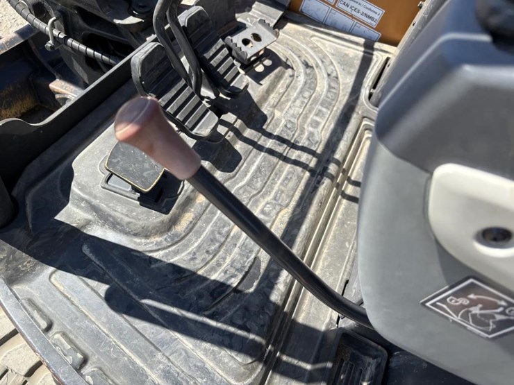 2019-case-cx37c-image-30