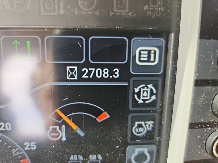 2022-caterpillar-440-image-36