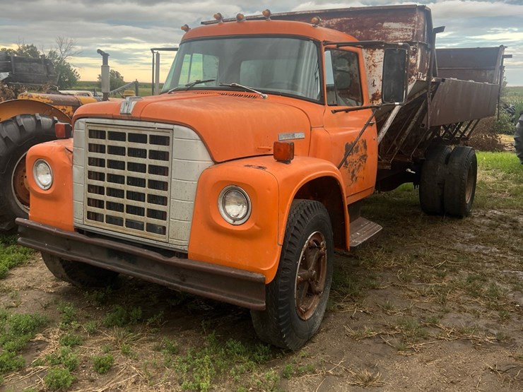 vintage-ih-truck,-not-running-image-2