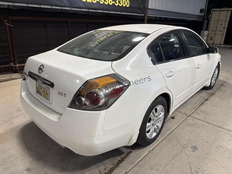 2012-nissan-altima-sdn-image-8
