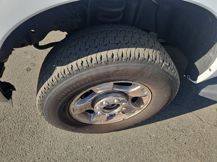 2015-ford-f350-xlt-image-10