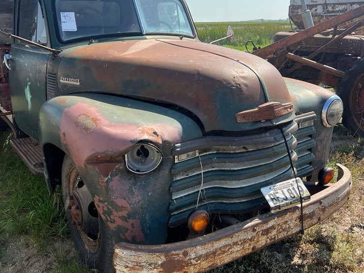 old-truck-from-early-50’s,-not-running-image-5