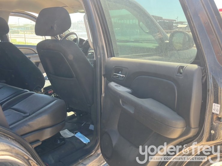2012-chevrolet-tahoe-image-18