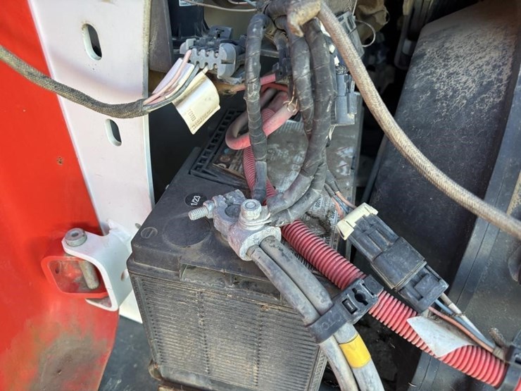 2022-bobcat-t740-image-34