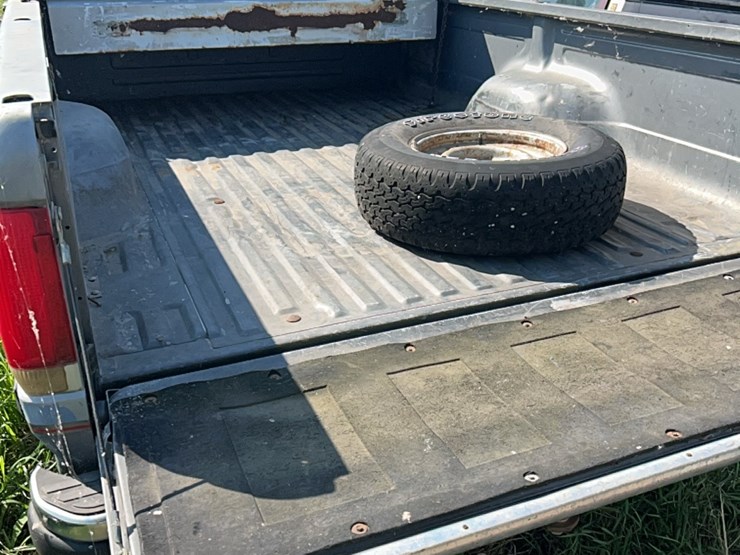 1987-ford-xlt-half-ton-lariat-four-wheel-drive-pick-up,-six-cylinder-gas,-lockouts,-believed-to-run,-didn’t-try-starting-it-image-14