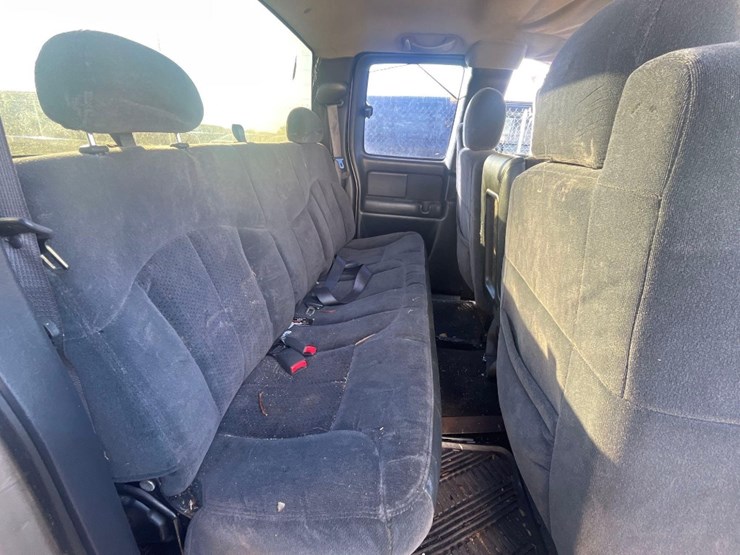 2002-chevroloet-silverado-pick-up-truck-image-9