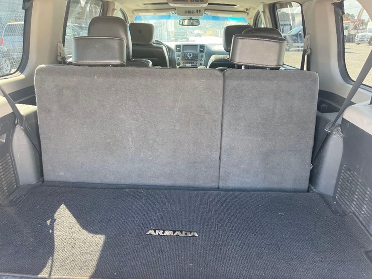 2012-nissan-armada-image-12
