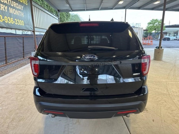 2017-ford-explorer-image-7