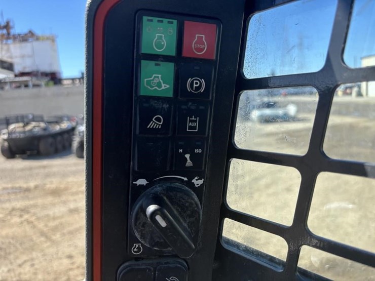 2024-bobcat-t66-image-27
