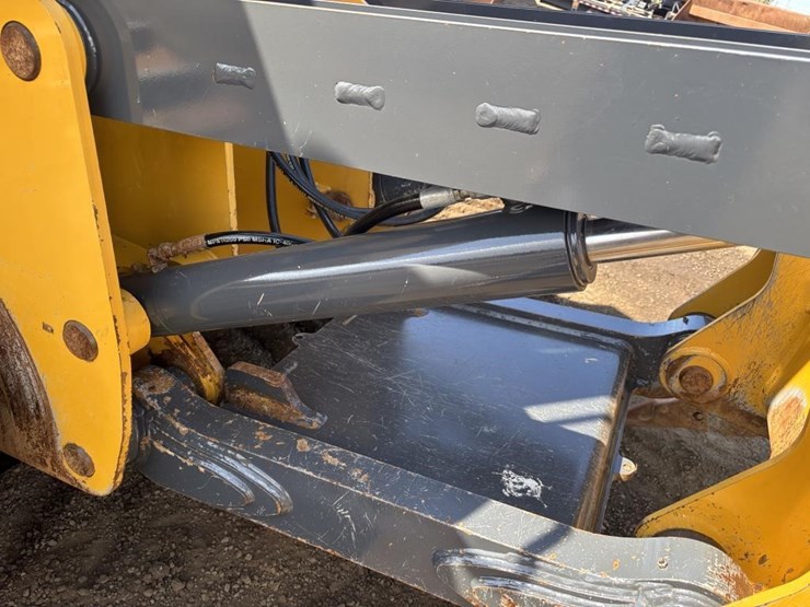 2017-deere-750k-image-20