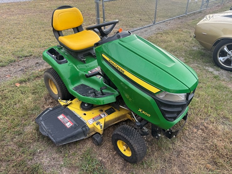 john-deere-x300-image-2