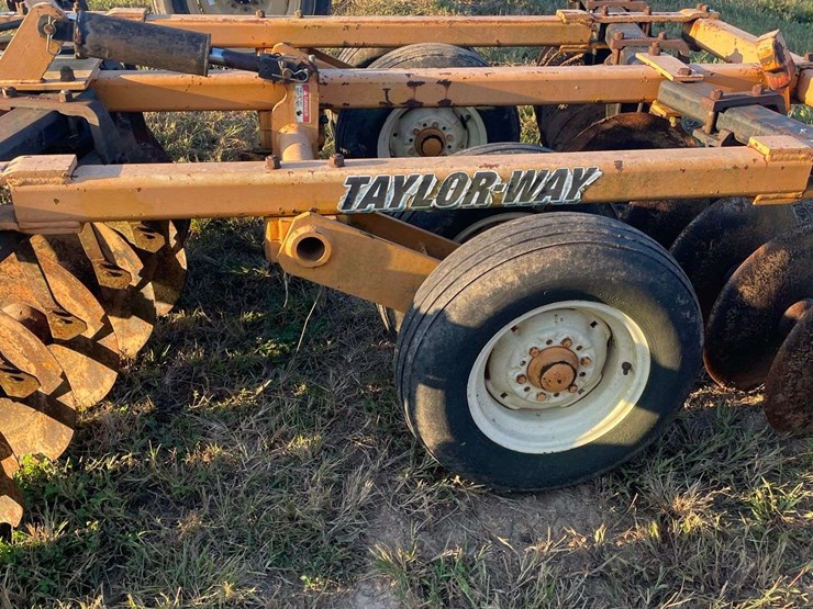 12'-taylor-way-disc-image-5