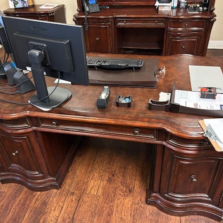 #1003 • WOODEN DESK