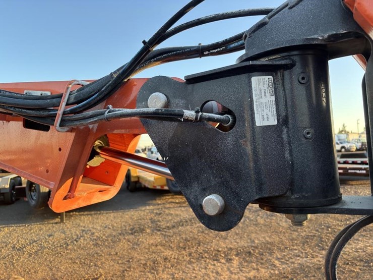 2016-jlg-e300ajp-image-14
