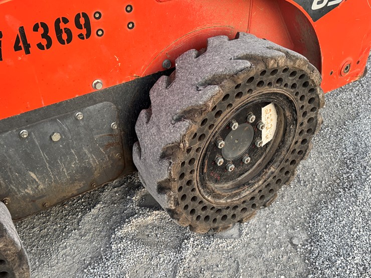 kubota-ssv65-image-19