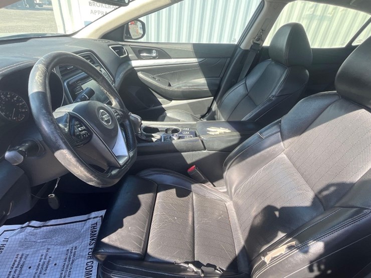 2016-nissan-maxima-4d-sedan-image-8