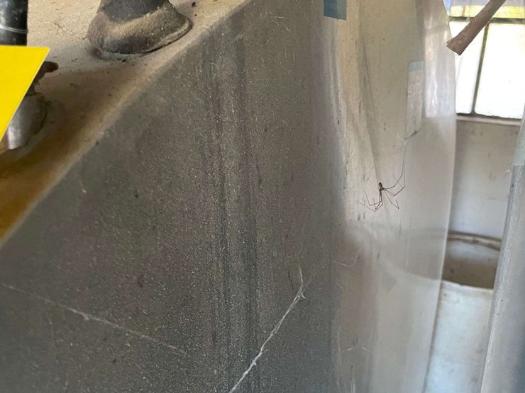 mueller-2000-gallon-milk-tank-image-18