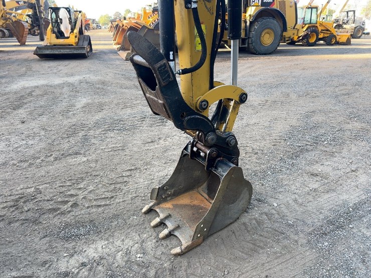 2018-caterpillar-305-image-9