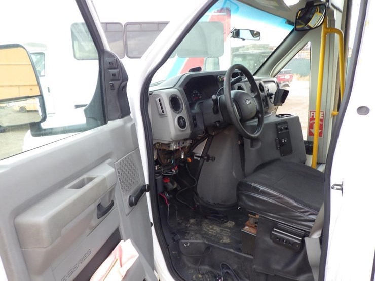 2017-ford-e450-image-6