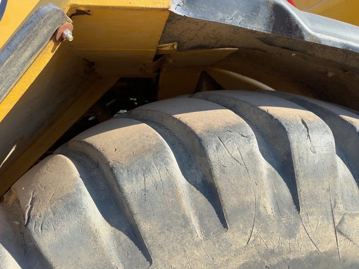1990-caterpillar-d30d-image-11
